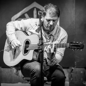 Chris Acoustic | Solo Singer/Guitarist Shropshire | Alive Network